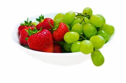딸기와 녹색 포도