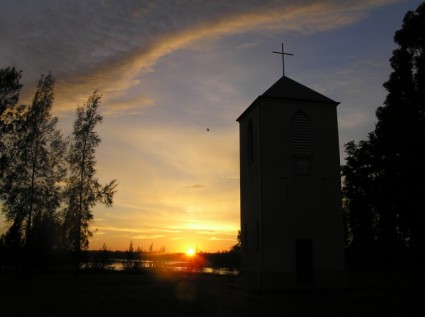 Восход солнца церковь