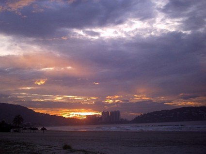 Восход солнца на пляже