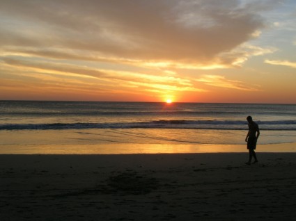 tramonto spiaggia di sabbia