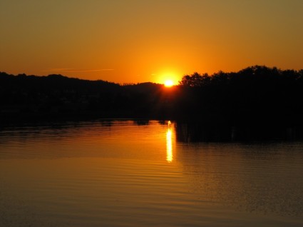 طبيعة غروب الشمس بحيرة هلول