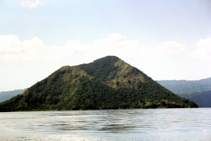 ภูเขาไฟ taal ในฟิลิปปินส์