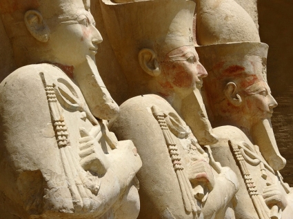 جدران معبد حتشبسوت مصر العالم