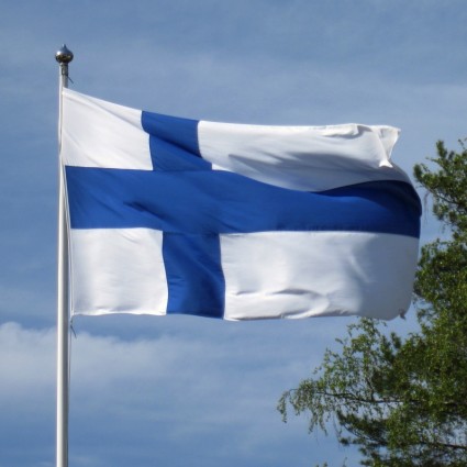 العلم العلم الفنلندي الأزرق عبر فنلندا