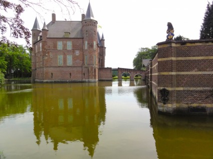 os edifícios do Castelo de Holanda