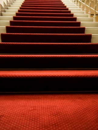 den roten Teppich des Bildes Treppe