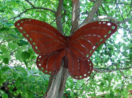 さびで覆われた蝶