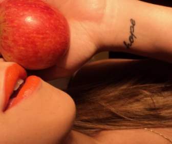 Lèvres Rouge à Lèvres Pomme