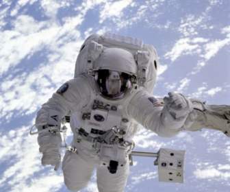 宇宙飛行士スペースシャトルの宇宙遊泳