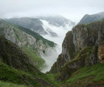 Asturias Kenaikan Urriellu Puncak