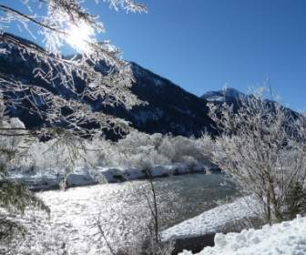 オーストリア冬の川