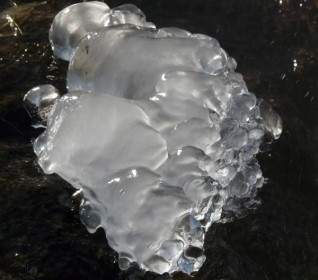 บล็อกของน้ำแข็งน้ำแข็ง Eiskristalle