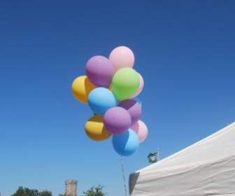 Blauer Himmel Und Luftballons