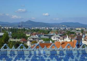 青い空 Zsolnay 屋根のブダペスト