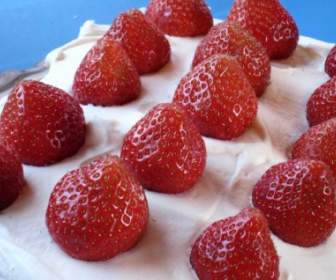 Cake Strawberries Cream