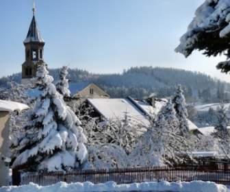教会の Saupsdorf 冬