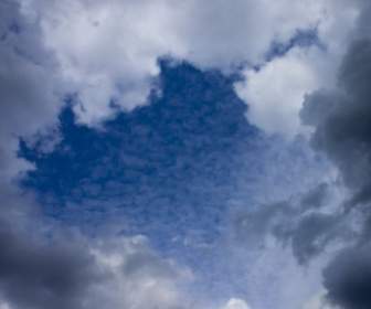 Wolken-himmelblau