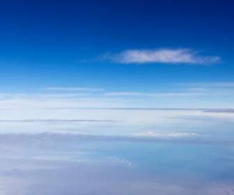 飛行機から雲