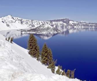 Lago Del Cráter De Nieve