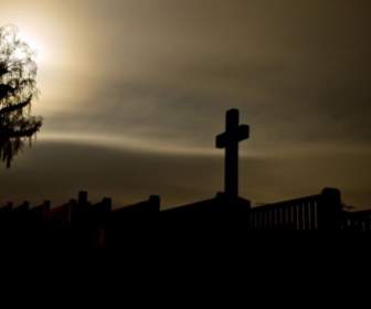 Cruz En Un Cementerio