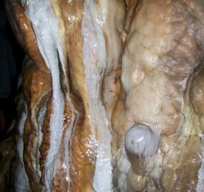 クリスタルの洞窟の壁