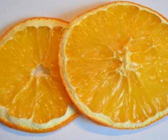 말린된 오렌지 조각