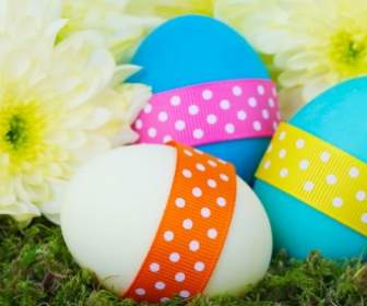 Telur Paskah Dan Bunga