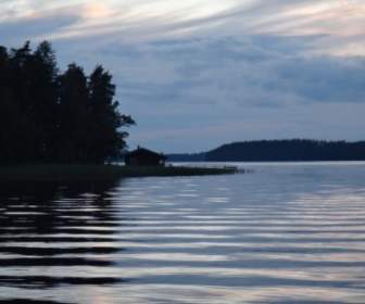 フィンランドの夏の湖