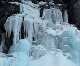 凍った滝氷
