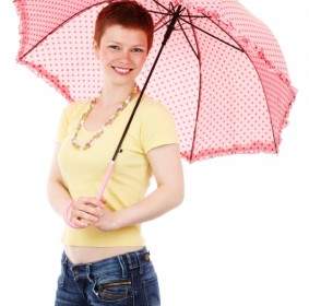 粉紅雨傘的女孩