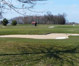 高尔夫球场的绿色空间碉堡