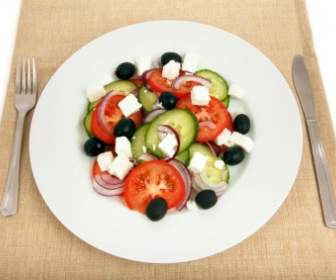 Salad Yunani Di Piring