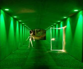 Зеленый фонарь выход