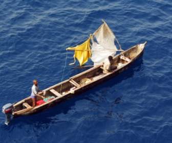 Pescadores De Barco Do Golfo Da Guiné
