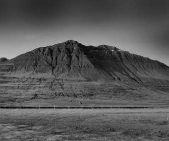 Paisaje De Montañas De Islandia
