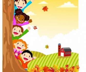 孩子們躲在秋天一棵樹後面