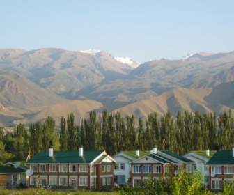 キルギス共和国風景山