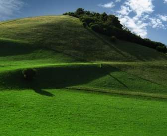 草原の山丘