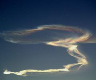 ミサイルの飛行機雲