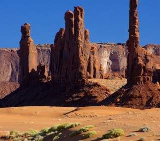 Monument Valley Towers Rocky Towers