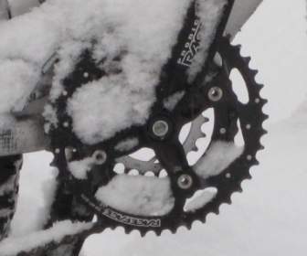 Vélo De Montagne A Neigé Dans La Neige