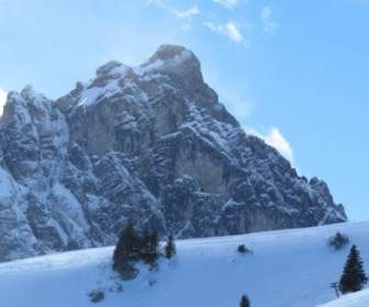 山の雪の Aggenstein