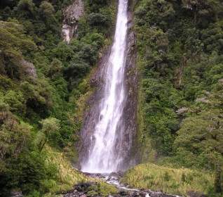 นิวซีแลนด์น้ำตกธรรมชาติ