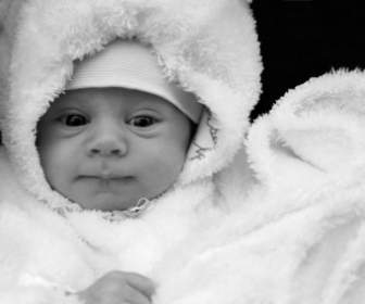 Neugeborenes Baby Im Winter