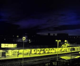 Stazione Ferroviaria Di Notte
