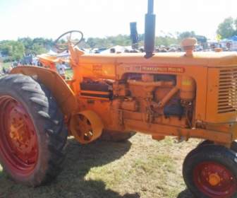 Orange Traktor
