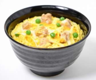 Oyakodon 쌀에 닭고기와 달걀