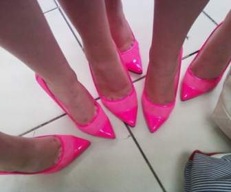Sepatu Berhak Warna Pink