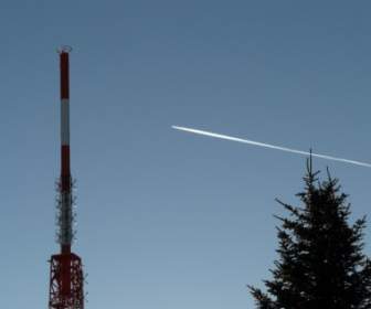 Radio Turm Sendemast Vergrünt