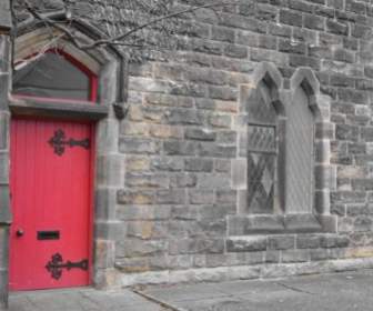 Puerta De La Iglesia Roja